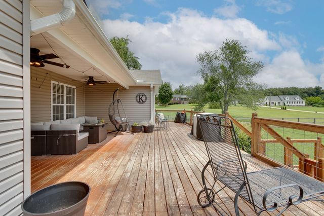 6003 Hill Cir, Bon Aqua, TN 37025