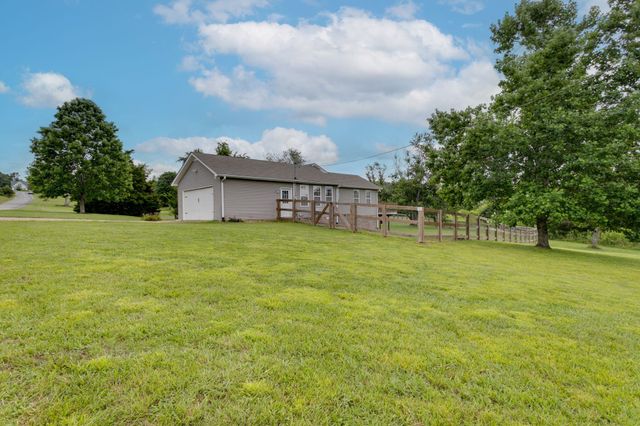 6003 Hill Cir, Bon Aqua, TN 37025
