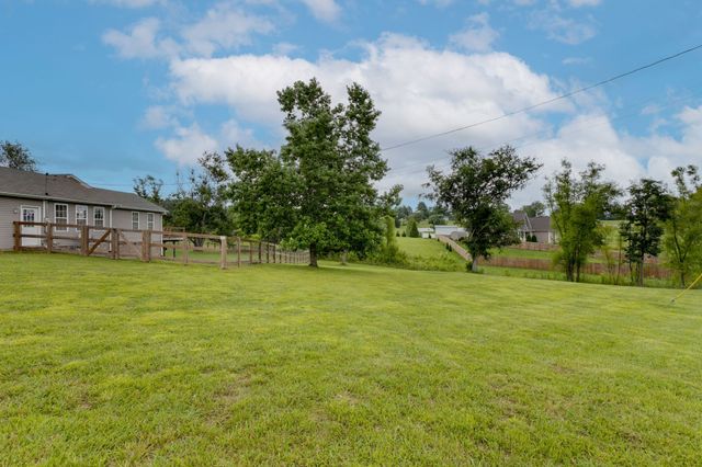 6003 Hill Cir, Bon Aqua, TN 37025