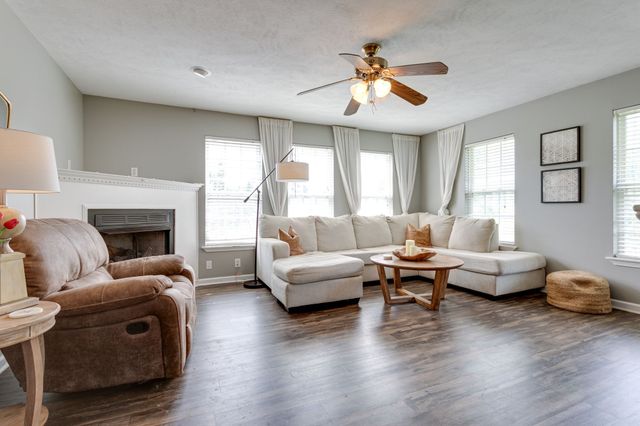6003 Hill Cir, Bon Aqua, TN 37025