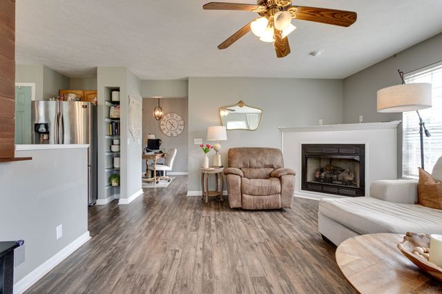 6003 Hill Cir, Bon Aqua, TN 37025