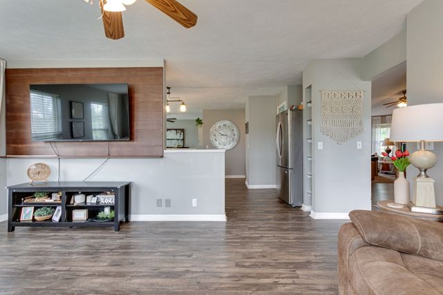 6003 Hill Cir, Bon Aqua, TN 37025