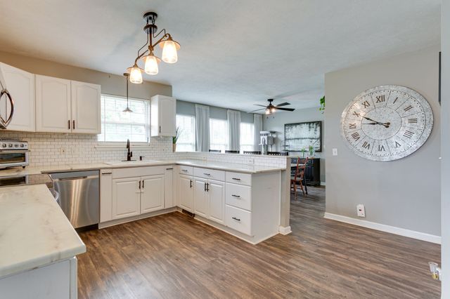 6003 Hill Cir, Bon Aqua, TN 37025