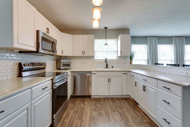 6003 Hill Cir, Bon Aqua, TN 37025
