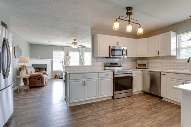 6003 Hill Cir, Bon Aqua, TN 37025