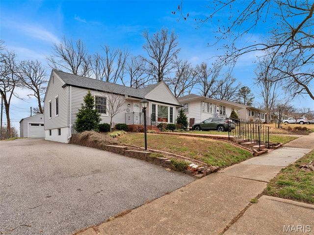 1024 Woodbine Drive, Crestwood, MO 63126