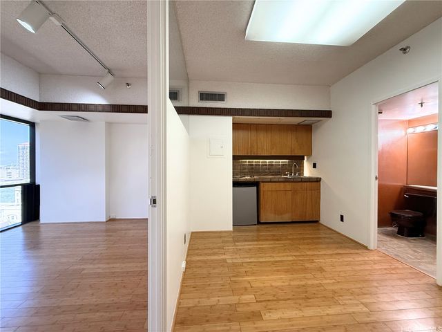 1188 Bishop Street 1301, Honolulu, HI 96813