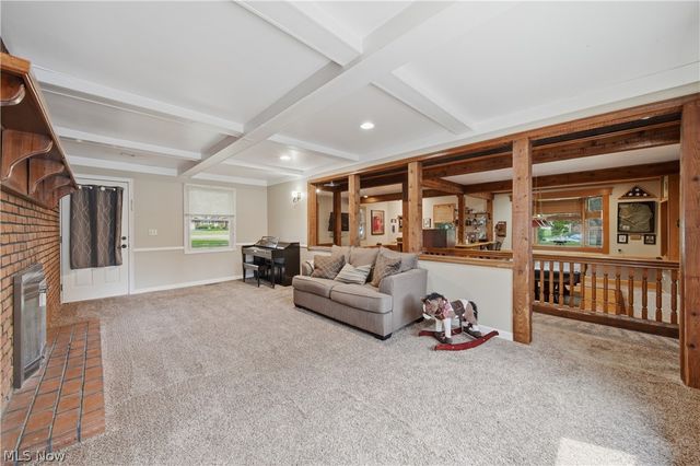 7445 Market Avenue N, North Canton, OH 44721