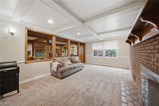 7445 Market Avenue N, North Canton, OH 44721