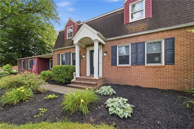 7445 Market Avenue N, North Canton, OH 44721