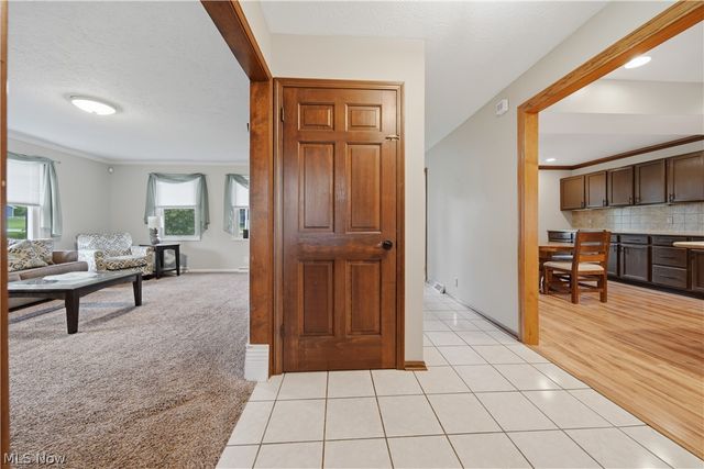 7445 Market Avenue N, North Canton, OH 44721