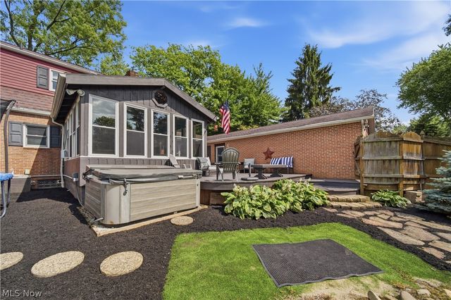 7445 Market Avenue N, North Canton, OH 44721