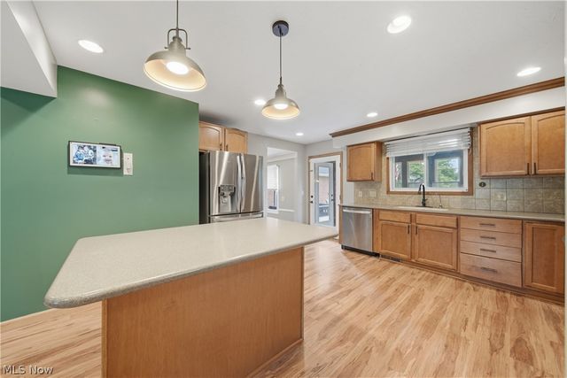 7445 Market Avenue N, North Canton, OH 44721