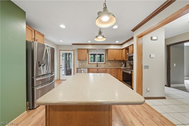 7445 Market Avenue N, North Canton, OH 44721