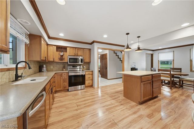 7445 Market Avenue N, North Canton, OH 44721