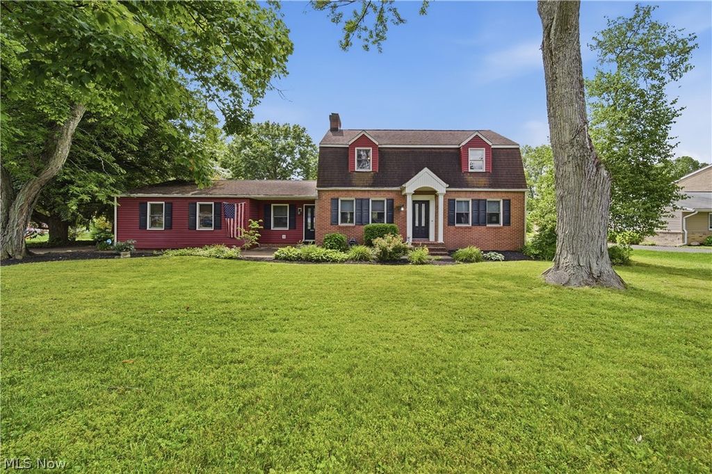 7445 Market Avenue N, North Canton, OH 44721