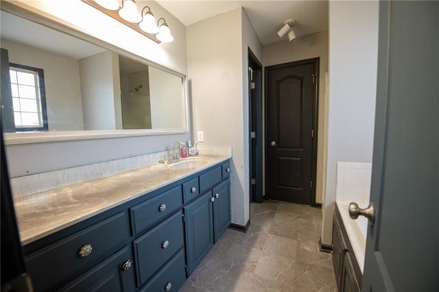 1818 Lauren Lane, Kearney, MO 64060