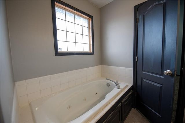 1818 Lauren Lane, Kearney, MO 64060