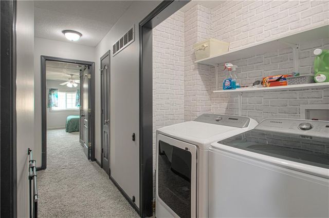 1818 Lauren Lane, Kearney, MO 64060