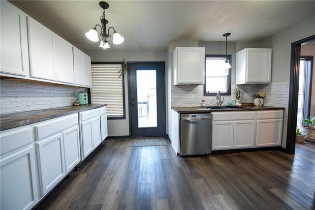 1818 Lauren Lane, Kearney, MO 64060