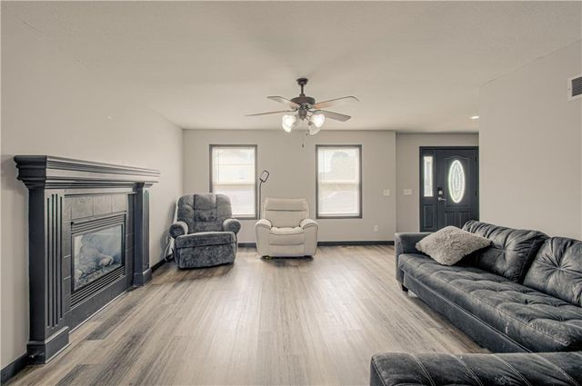 1818 Lauren Lane, Kearney, MO 64060