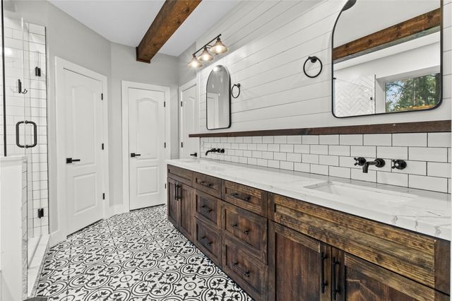 2730 Lawrence Road, Kemah, TX 77565