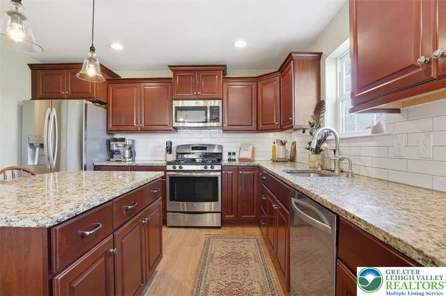 1611 Abigail Lane, South Whitehall Twp, PA 18104