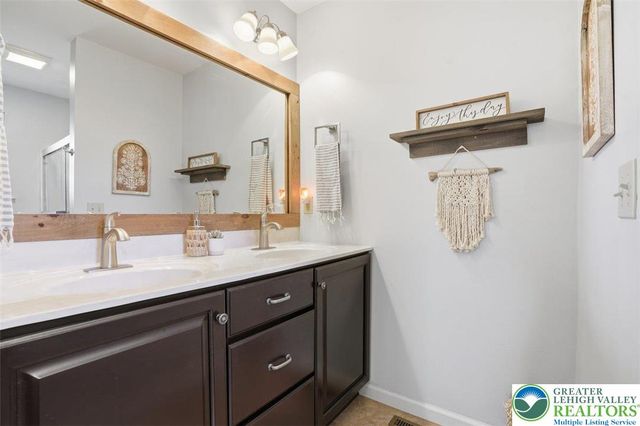 1611 Abigail Lane, South Whitehall Twp, PA 18104