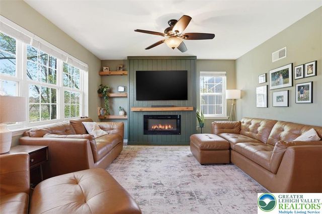 1611 Abigail Lane, South Whitehall Twp, PA 18104