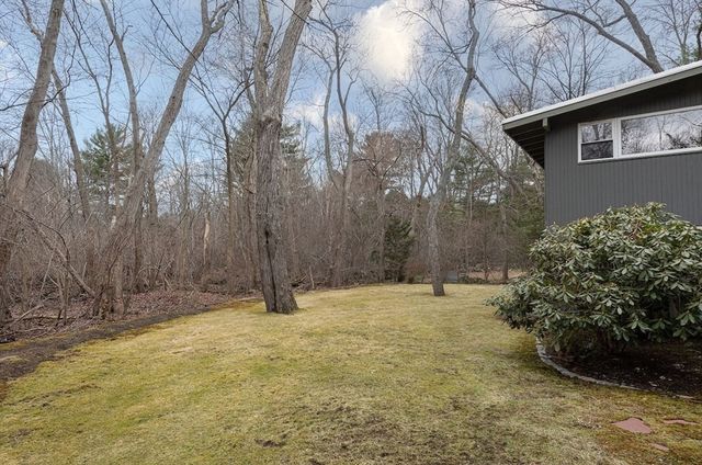 27 Peacock Farm Rd, Lexington, MA 02421