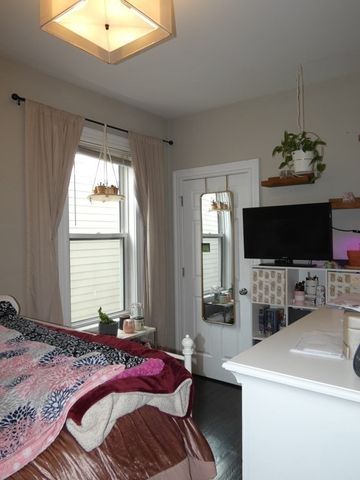 37 Condor St 3, Boston, MA 02128