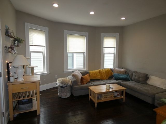 37 Condor St 3, Boston, MA 02128