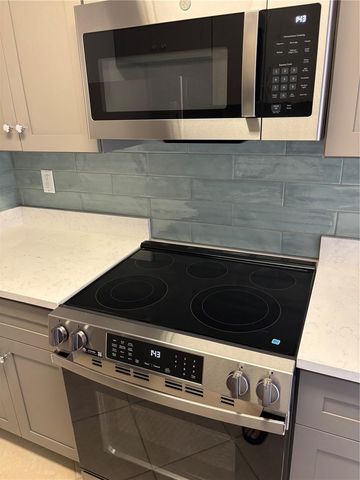 7405 BAY ISLAND DRIVE S 127, South Pasadena, FL 33707