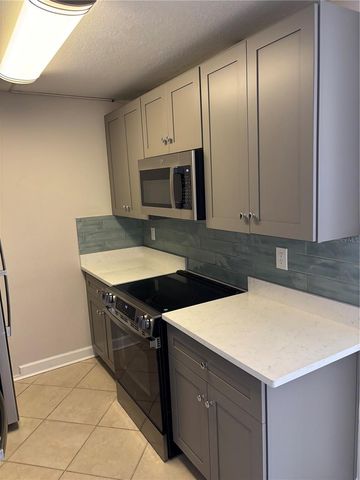 7405 BAY ISLAND DRIVE S 127, South Pasadena, FL 33707