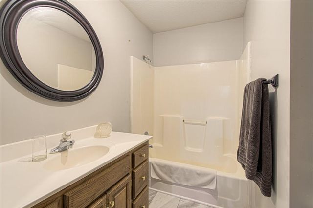 12015 State Route 7 Highway, Lee's Summit, MO 64086