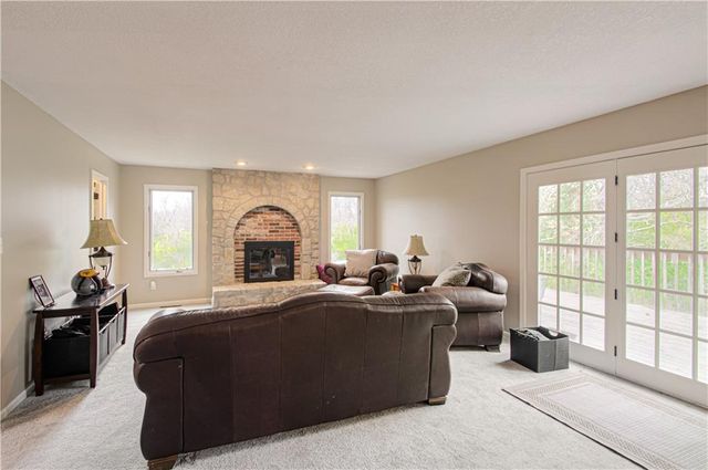 12015 State Route 7 Highway, Lee's Summit, MO 64086