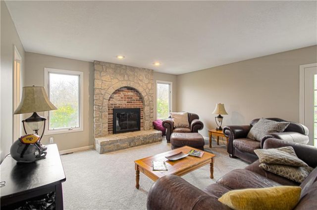 12015 State Route 7 Highway, Lee's Summit, MO 64086