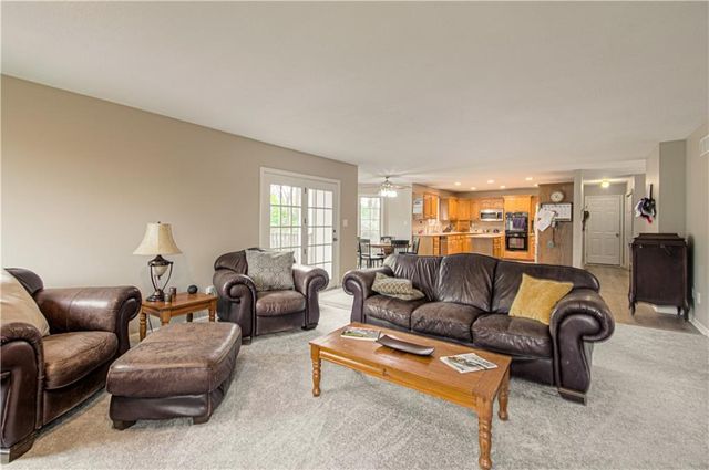 12015 State Route 7 Highway, Lee's Summit, MO 64086