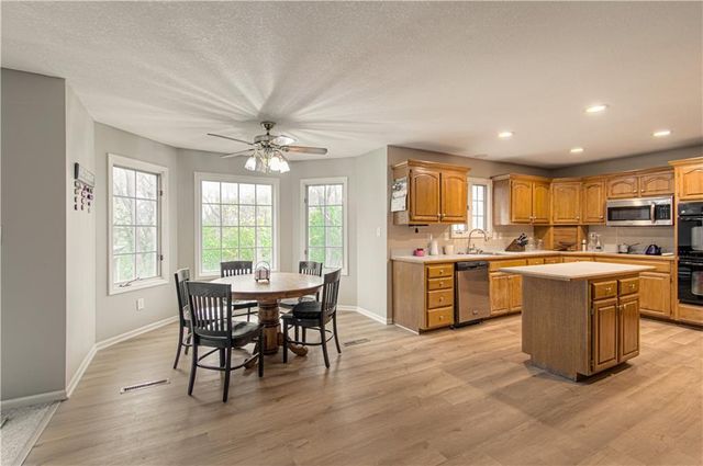 12015 State Route 7 Highway, Lee's Summit, MO 64086