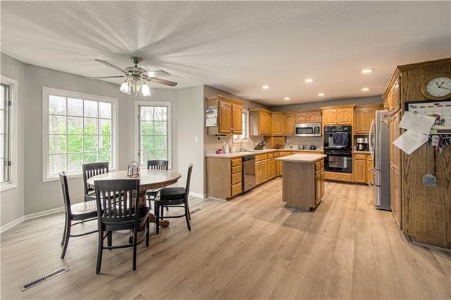 12015 State Route 7 Highway, Lee's Summit, MO 64086