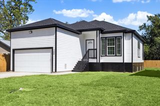 122 W Mulberry Avenue, Wharton, TX 77488
