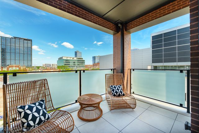 116 N Willard Court PH01, Chicago, IL 60607