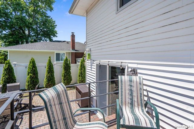 22 Theodore Drive, Plainview, NY 11803