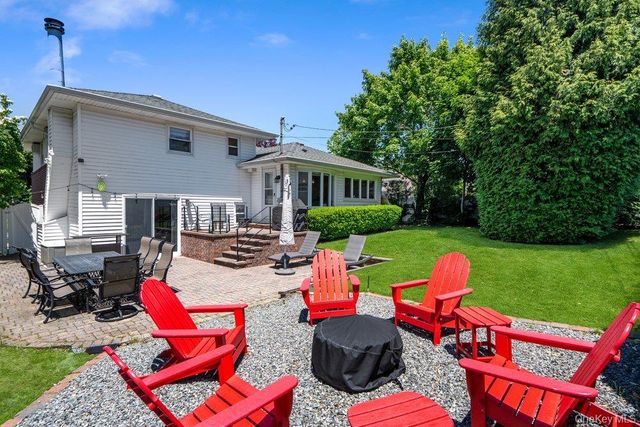 22 Theodore Drive, Plainview, NY 11803