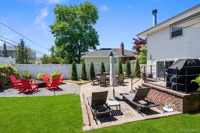22 Theodore Drive, Plainview, NY 11803