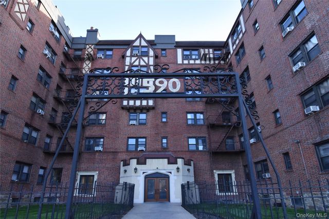 590 E 3rd Street 3M, Mount Vernon, NY 10553