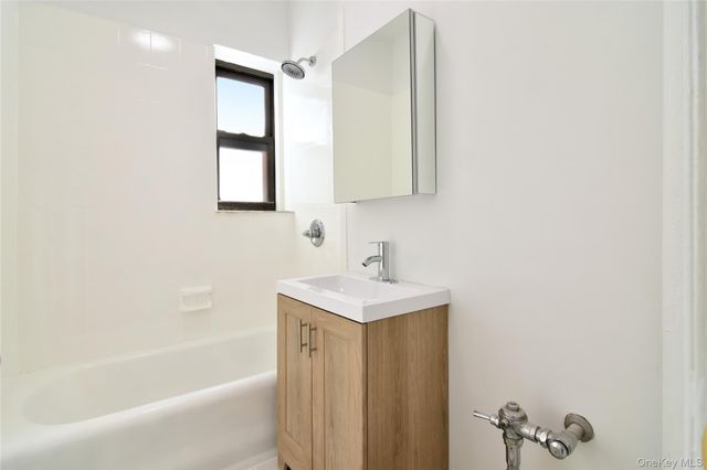 590 E 3rd Street 3M, Mount Vernon, NY 10553