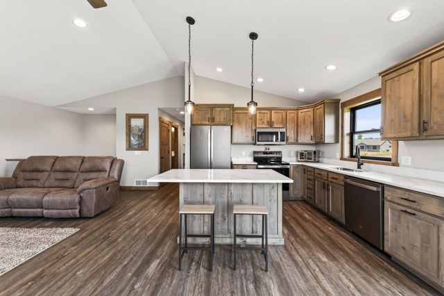 488 Gopher Court, New Richmond, WI 54017