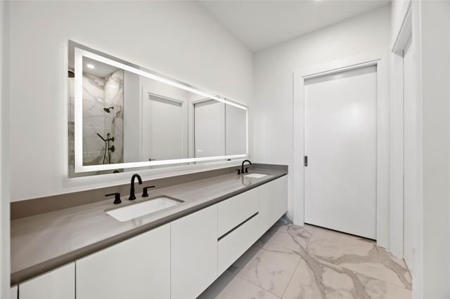 1711 Allen Pkwy 1907, Houston, TX 77019