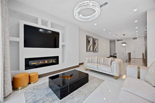 1711 Allen Pkwy 1907, Houston, TX 77019